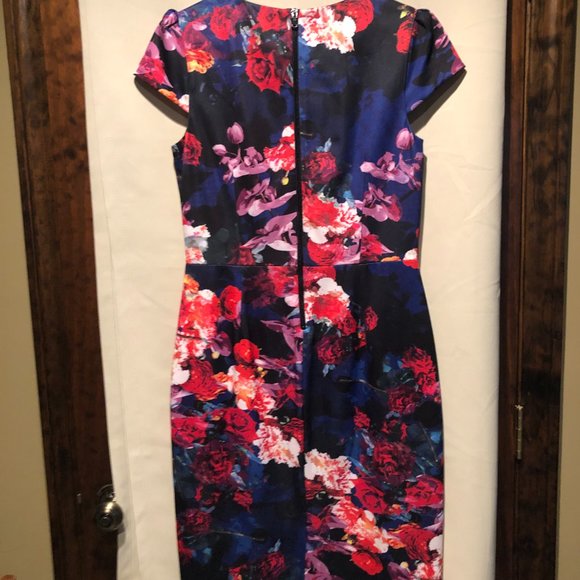 Betsey Johnson Floral Knee Length Knit Sheath Dress ~ Size 6 - Picture 3 of 6